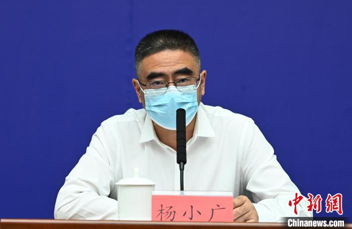 成都市政府副秘書長、市衛(wèi)健委主任楊小廣。　安源 攝