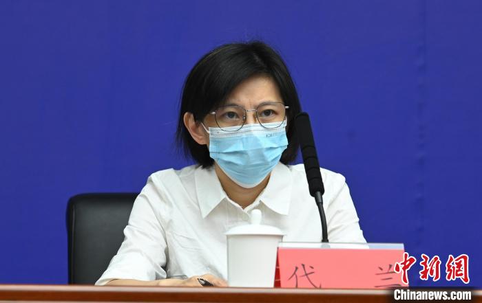 成都市經(jīng)信局總工程師代蘭?！“苍?攝