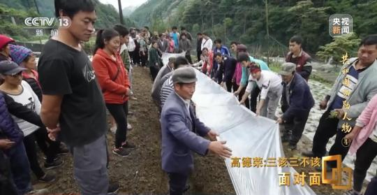 面對面丨“路就在腳下！” 這里的村民日子越過越幸福