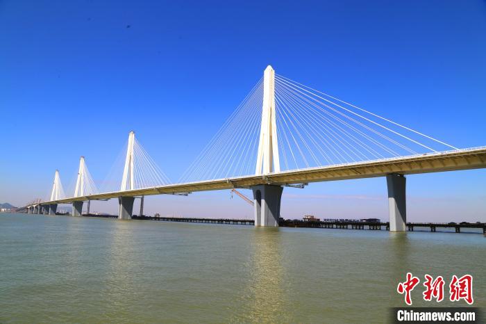 建設(shè)中的珠海金海特大橋?！∶蠎c虎 攝