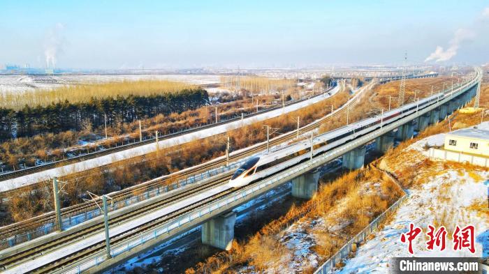 動車組列車在運行中?！」F提供