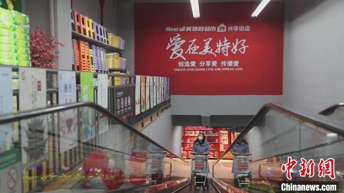 美特好從一家不足百平方米小店，一路發(fā)展成華北零售業(yè)領(lǐng)軍企業(yè)、中國(guó)百強(qiáng)商業(yè)連鎖集團(tuán)、中國(guó)零售500強(qiáng)?！∠蛏?攝