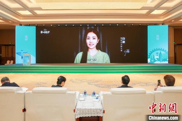 常州籍演員白鹿擔(dān)綱常州文旅大使，為家鄉(xiāng)傾情打CALL。　唐娟 攝