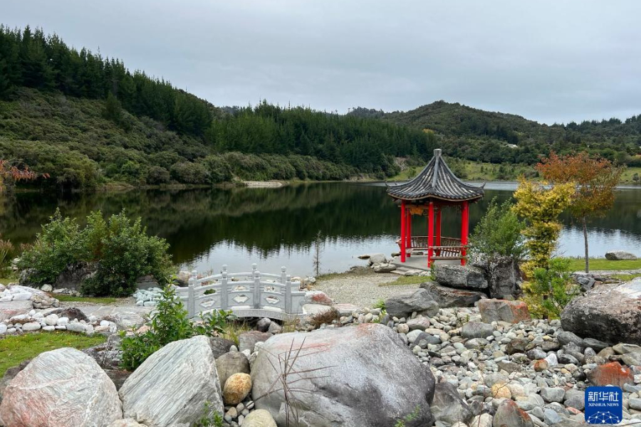 這是4月29日拍攝的新西蘭羅斯華人淘金紀(jì)念公園一角。新華社發(fā)（沃爾特 攝）
