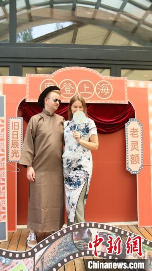 外交官們的上海風(fēng)韻時裝秀?！∪A東師范大學(xué)供圖