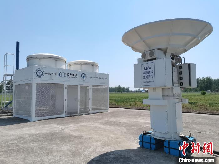 壽縣國家氣候觀象臺(tái)內(nèi)各種觀測(cè)設(shè)備?！侨?攝