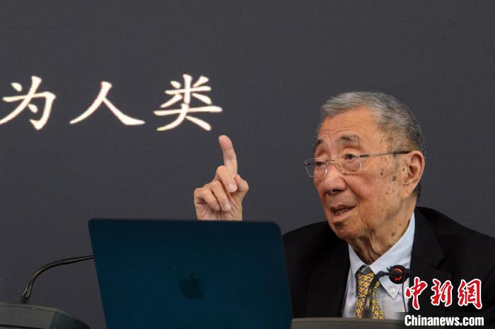 高能論壇上，丁肇中先生與現(xiàn)場聽眾交流?！?lt;a target='_blank' href='/'><p  align=