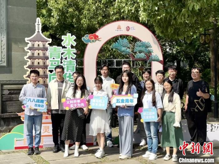 宣講團(tuán)成員在永康市合影?！吴晫?攝
