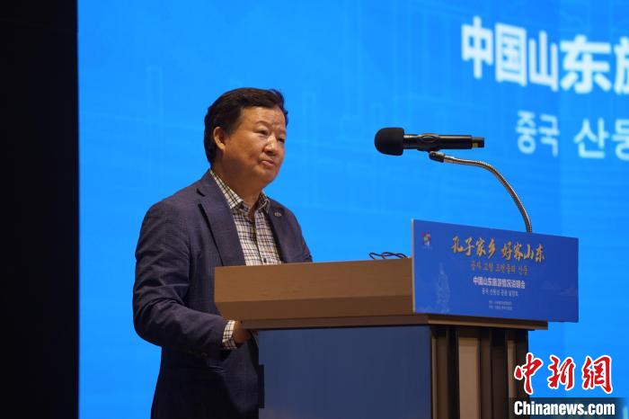 韓國(guó)一般旅游業(yè)協(xié)會(huì)副會(huì)長(zhǎng)白承弻致辭?！⑿?攝