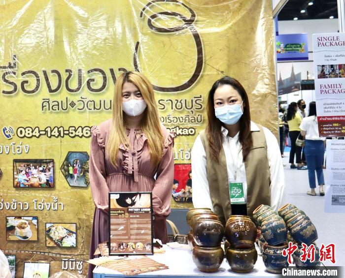 泰國(guó)舉辦規(guī)模最大旅游B2B銷售活動(dòng)對(duì)接全球旅游業(yè)，圖為交易會(huì)上的陶瓷工藝品展位。 王賢思 攝