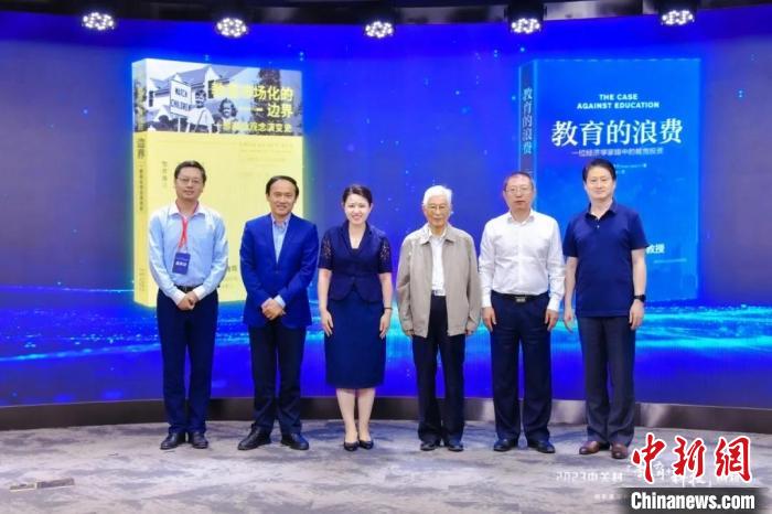 數(shù)智時(shí)代教育面臨怎樣的新機(jī)遇？專家：積極挖潛創(chuàng)新、謹(jǐn)慎應(yīng)對(duì)挑戰(zhàn)