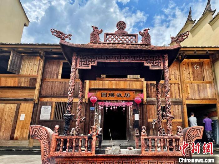 臺(tái)灣上趣開(kāi)新團(tuán)隊(duì)入駐古田縣平湖鎮(zhèn)端上村，以“圓瑛法師故里”為主題打造愛(ài)國(guó)禪意村?！吻汕?攝