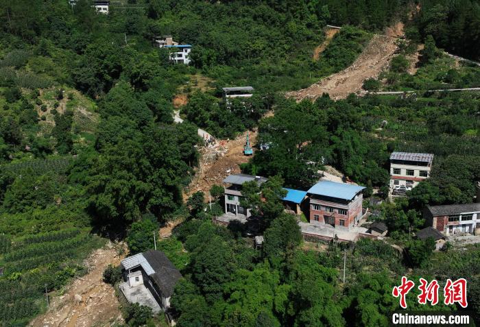 圖為航拍重慶萬州救援現(xiàn)場?！￡惓?攝