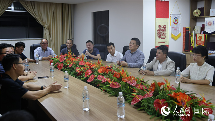 與會代表進(jìn)行座談交流。（人民網(wǎng)記者  時元皓攝）