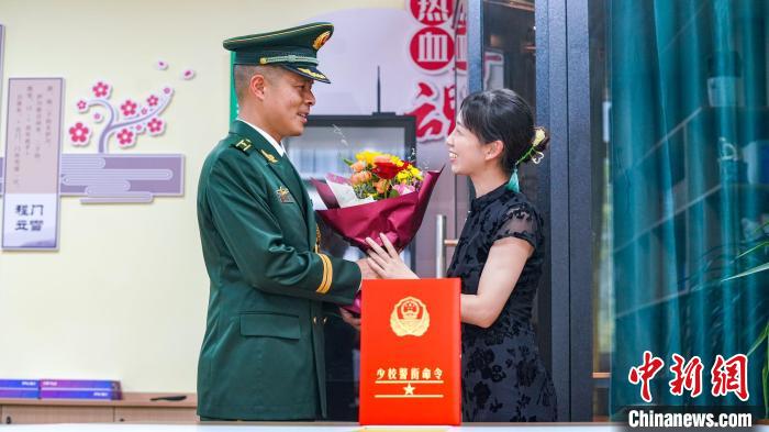 軍功章有你的一半?！堦愑?攝