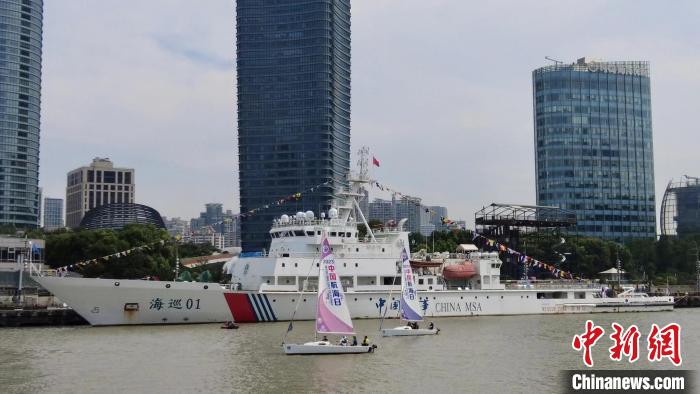 海事巡航救助船“海巡01”輪?？繃?guó)客碼頭，向公眾免費(fèi)開(kāi)放?！≈烨镬戆?攝