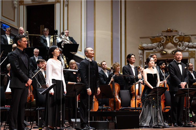 圖片說明： 8月5日，2023愛丁堡國際藝術(shù)節(jié)開幕式音樂會(huì)《慈悲頌》的演出現(xiàn)場。照片由藝術(shù)節(jié)組委會(huì)提供