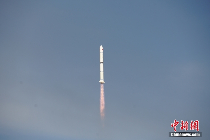 北京時間2023年8月9日6時53分，我國在太原衛(wèi)星發(fā)射中心使用長征二號丙運載火箭，成功將環(huán)境減災(zāi)二號06星發(fā)射升空，衛(wèi)星順利送入預(yù)定軌道，發(fā)射任務(wù)獲得圓滿成功。此次任務(wù)是長征系列運載火箭第482次飛行。馮陽 攝