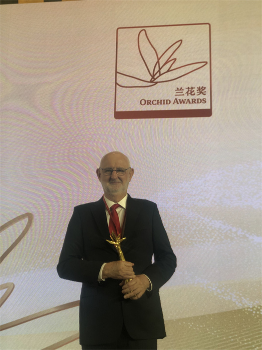 保利諾教授在頒獎(jiǎng)典禮現(xiàn)場(chǎng)。 巴西圣保羅州立大學(xué)孔子學(xué)院供圖。