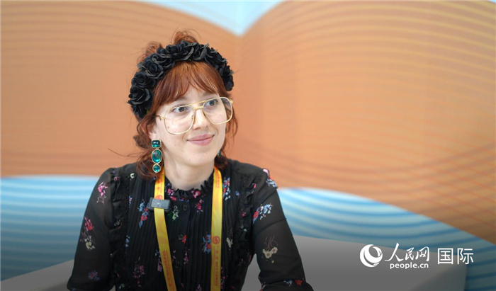 烏拉圭《共和國報》記者瓦倫蒂娜·加西亞接受人民網(wǎng)記者采訪。人民網(wǎng)記者 王天樂攝