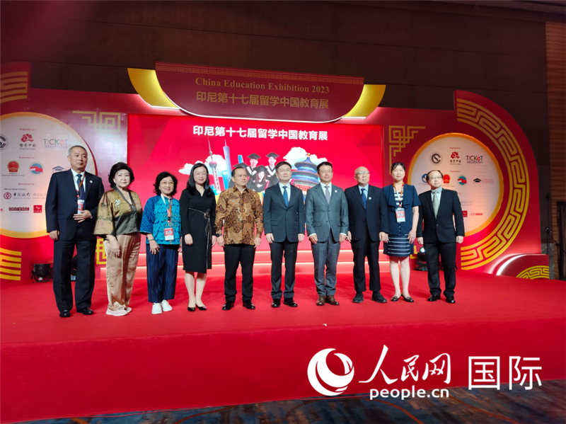 與會(huì)嘉賓合影。人民網(wǎng)記者  李培松攝