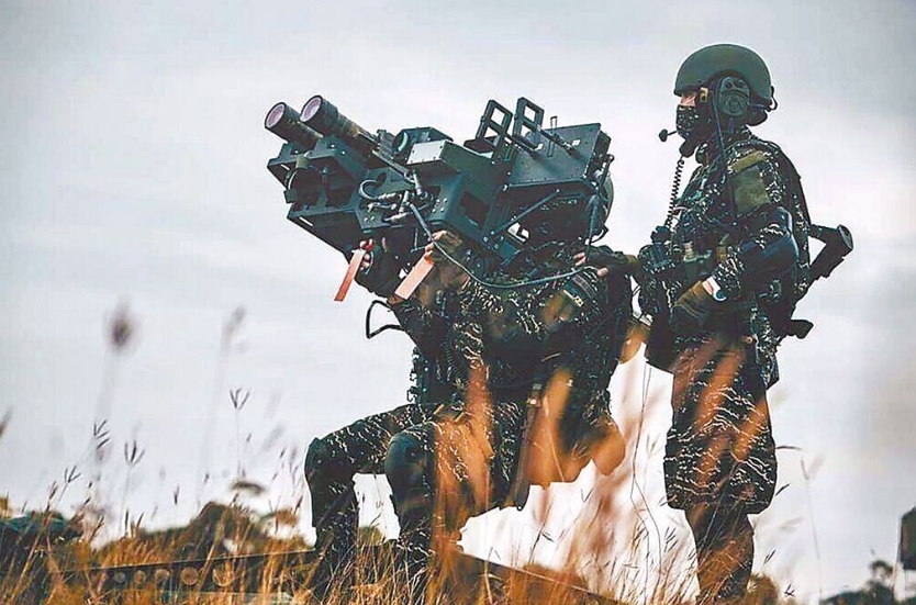 臺海軍陸戰(zhàn)隊(duì)肩抗“毒刺”導(dǎo)彈發(fā)射器準(zhǔn)備射擊。圖片來源：臺灣“中時新聞網(wǎng)”。