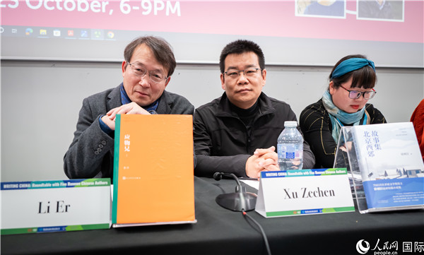 作家李洱、徐則臣分別以自己的作品為基礎(chǔ)，介紹了鄉(xiāng)土文學(xué)和城市文學(xué)。郭錦標(biāo)攝