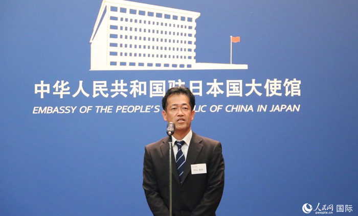 導(dǎo)師代表、東京大學(xué)教授內(nèi)山真伸發(fā)表致辭。人民網(wǎng) 許可攝