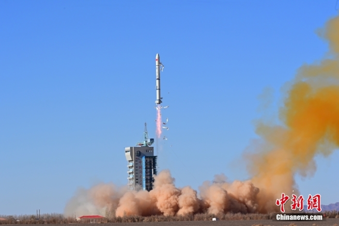 北京時間2023年11月16日11時55分，我國在酒泉衛(wèi)星發(fā)射中心使用長征二號丙運載火箭，成功將新一代海洋水色觀測衛(wèi)星發(fā)射升空，衛(wèi)星順利進入預定軌道，發(fā)射任務獲得圓滿成功。此次任務是長征系列運載火箭第497次飛行。汪江波 攝
