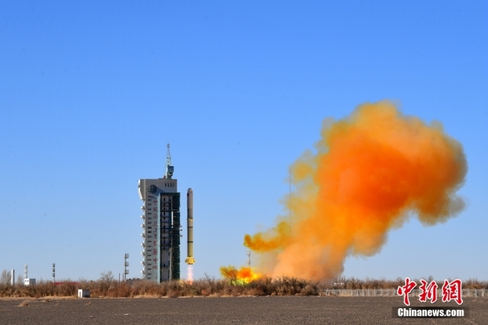北京時(shí)間2023年11月16日11時(shí)55分，我國在酒泉衛(wèi)星發(fā)射中心使用長征二號丙運(yùn)載火箭，成功將新一代海洋水色觀測衛(wèi)星發(fā)射升空，衛(wèi)星順利進(jìn)入預(yù)定軌道，發(fā)射任務(wù)獲得圓滿成功。此次任務(wù)是長征系列運(yùn)載火箭第497次飛行。汪江波 攝