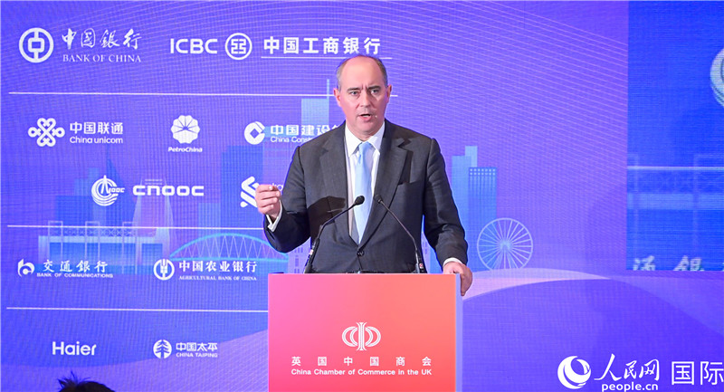英國(guó)商業(yè)貿(mào)易部國(guó)務(wù)大臣（投資大臣）多米尼克·約翰遜與會(huì)。人民網(wǎng) 郭錦標(biāo)攝
