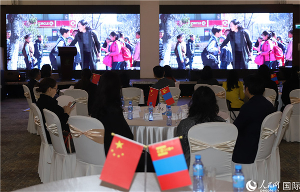 12月1日，活動(dòng)現(xiàn)場(chǎng)播放防治結(jié)核病宣傳短片。人民網(wǎng)記者 霍文攝