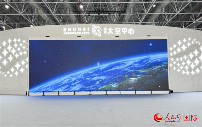 珠海太空中心是珠海市為發(fā)揮中國航展品牌效應(yīng)和帶動(dòng)效應(yīng)而打造的“永不落幕的航展”。人民網(wǎng)記者 張麗鷗攝