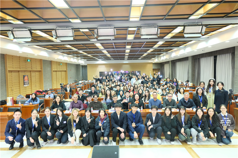 第八屆全國高校西班牙語配音大賽決賽現(xiàn)場合影。主辦方供圖