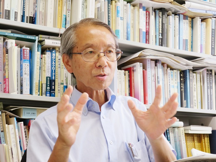日本創(chuàng)價(jià)大學(xué)教授高橋強(qiáng)接受人民網(wǎng)采訪。（視頻截圖）