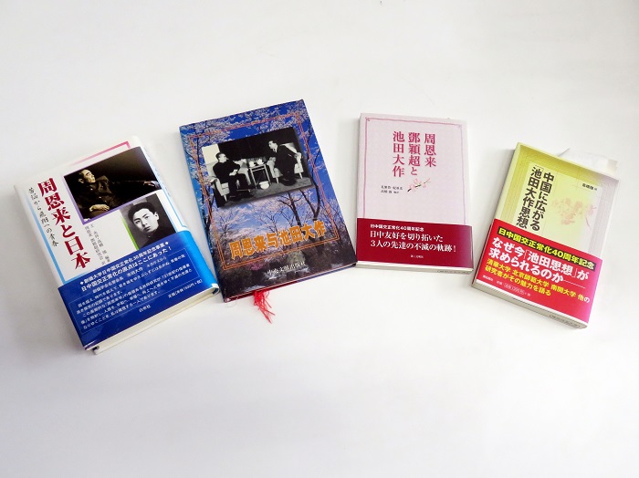 高橋強(qiáng)教授著有《周恩來(lái)與日本》、《周恩來(lái)與池田大作》等。（視頻截圖）