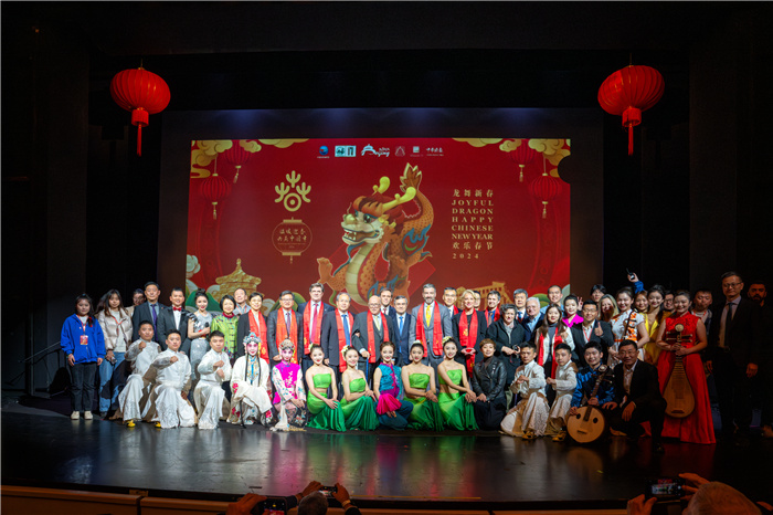 與會(huì)嘉賓合影。中國(guó)駐希臘大使館供圖