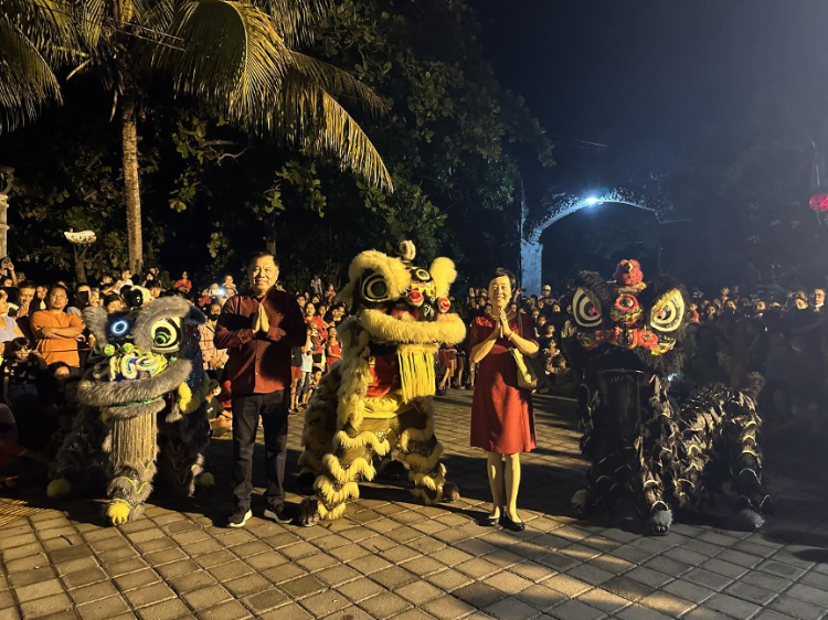 舞獅表演。巴陵康孔子學(xué)院供圖