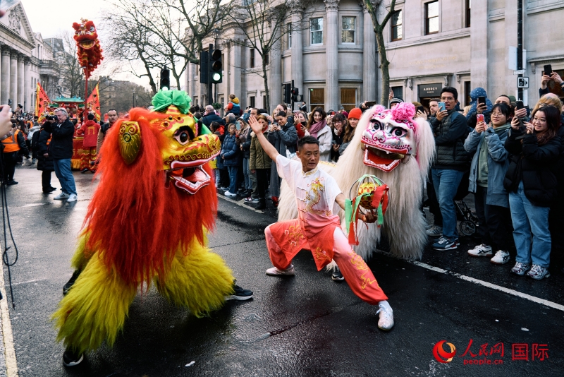 倫敦新春慶典現(xiàn)場。人民網(wǎng) 郭錦標(biāo)、楊浩鵬攝