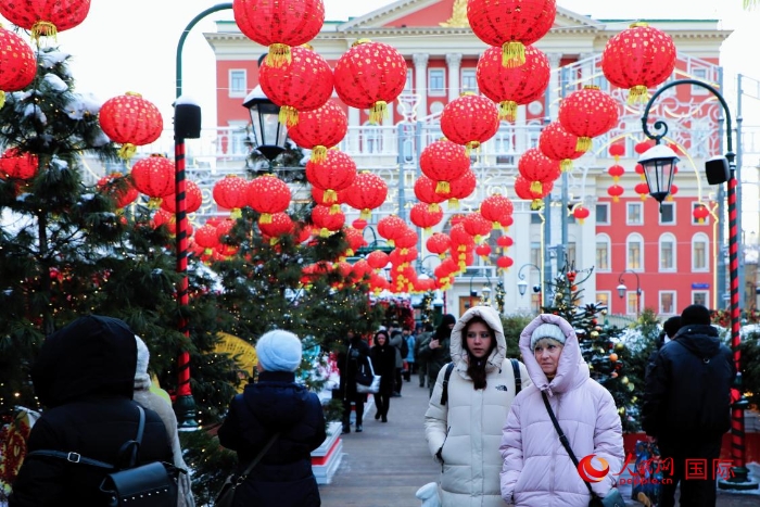 俄羅斯民眾在活動現(xiàn)場參觀游玩。人民網(wǎng)記者 隋鑫攝