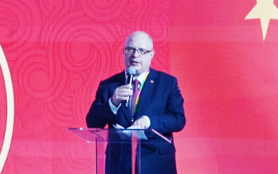 俄羅斯國家杜馬資產(chǎn)、土地和財產(chǎn)關(guān)系委員會主席兼俄中議員友好小組主席加夫里洛夫致辭。主辦方供圖