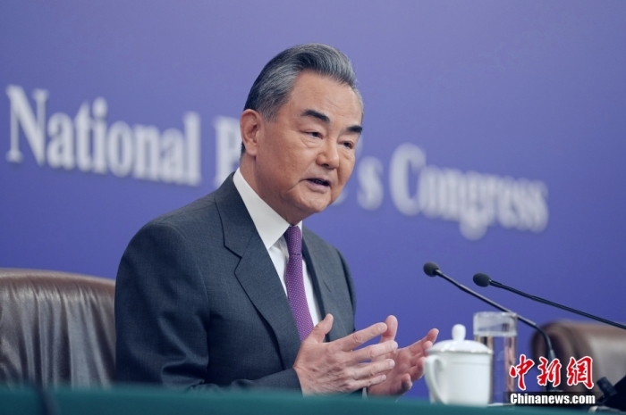 3月7日，十四屆全國人大二次會(huì)議在北京舉行記者會(huì)，中共中央政治局委員、外交部長(zhǎng)王毅就中國外交政策和對(duì)外關(guān)系相關(guān)問題回答中外記者提問。<a target='_blank' href='/'><p  align=