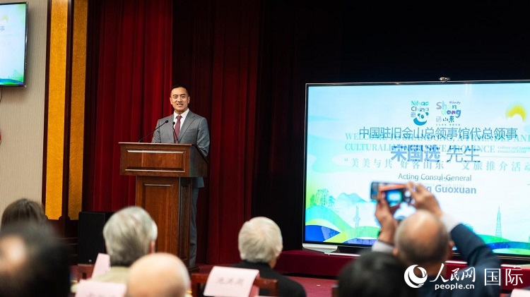 駐舊金山代總領(lǐng)事宋國(guó)選代總領(lǐng)事致辭。荊韻 攝