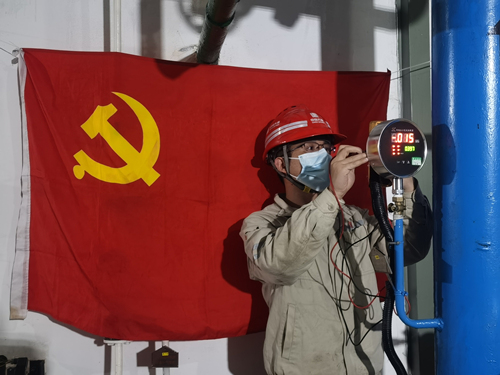 工作人員在進行工作。受訪單位供圖