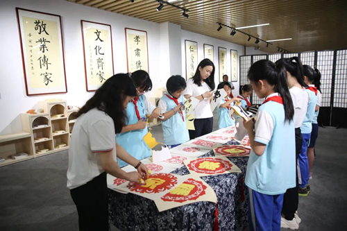 1、長沙市雨花區(qū)校園清廉家風(fēng)館開館。受訪單位供圖