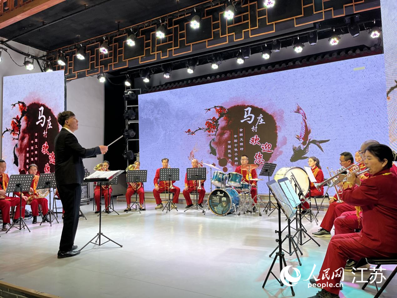 馬莊農(nóng)民樂團(tuán)在排練節(jié)目。人民網(wǎng) 李子佩攝