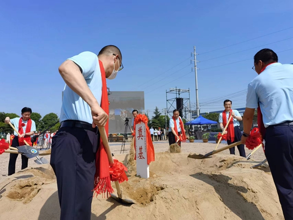 作為今年荷花節(jié)“開場秀”，理士新能源智造園區(qū)項目正式開工。人民網(wǎng) 馬曉波攝