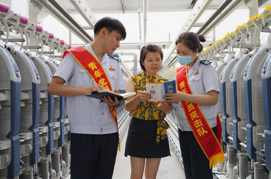 國家稅務總局常德市西洞庭西湖管理區(qū)稅務局成立青年黨員突擊隊，走進常德銀駿紡織有限公司等企業(yè)送政策、問需求、解難題。受訪單位供圖