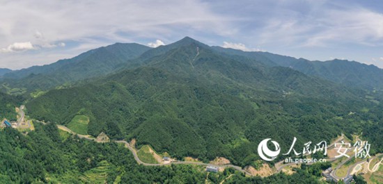 大別山旅游扶貧快速通道。人民網(wǎng) 陳若天攝