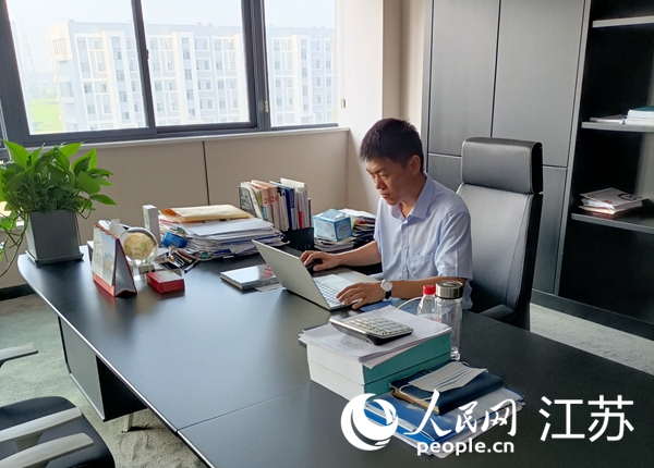江蘇海安市2021年引進(jìn)的高端人才朱涼偉博士。人民網(wǎng)記者 王繼亮攝